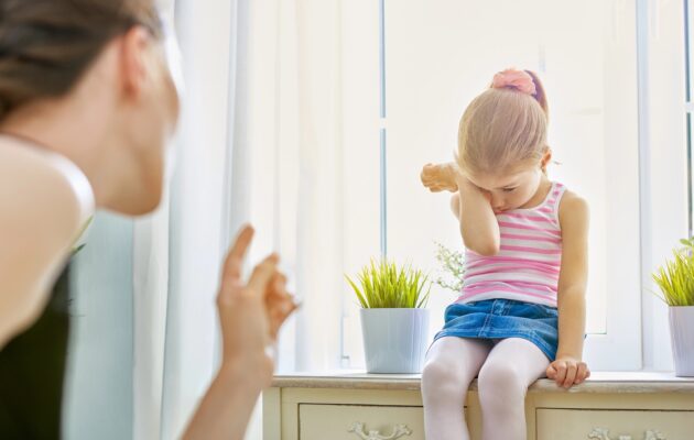 Besede, ki ranijo bolj kot kazen: Tega nikoli ne recite svojemu otroku