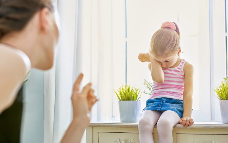 Besede, ki ranijo bolj kot kazen: Tega nikoli ne recite svojemu otroku