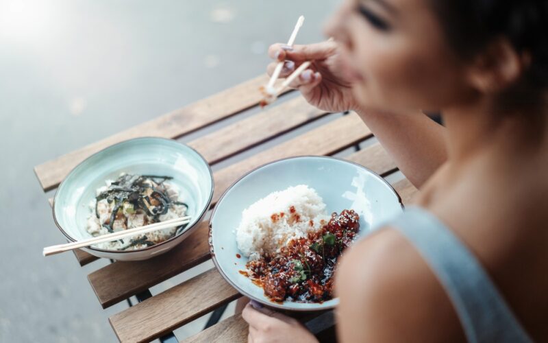 Uživajne riža in zdravih ogljikovih hidratov za uravnoteženo prehrano in hujšanje