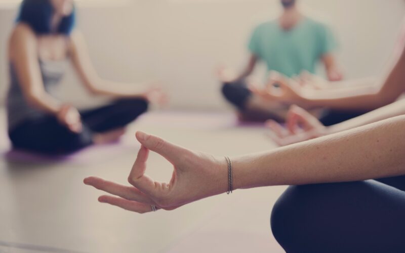 Brez drog do spremenjene zavesti: kaj lahko naredi sedem dni meditacije?