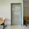 Simbolni prikaz ordinacije družinske medicine, kjer še opredeljujejo nove paciente