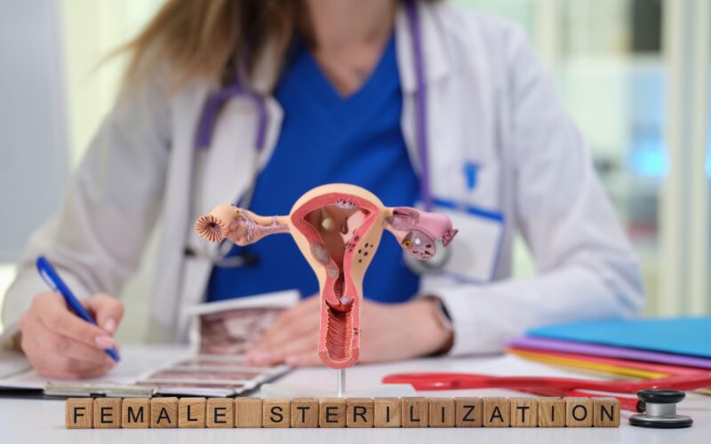 Ženska sterilizacija: od odločitve za poseg do življenja po njem