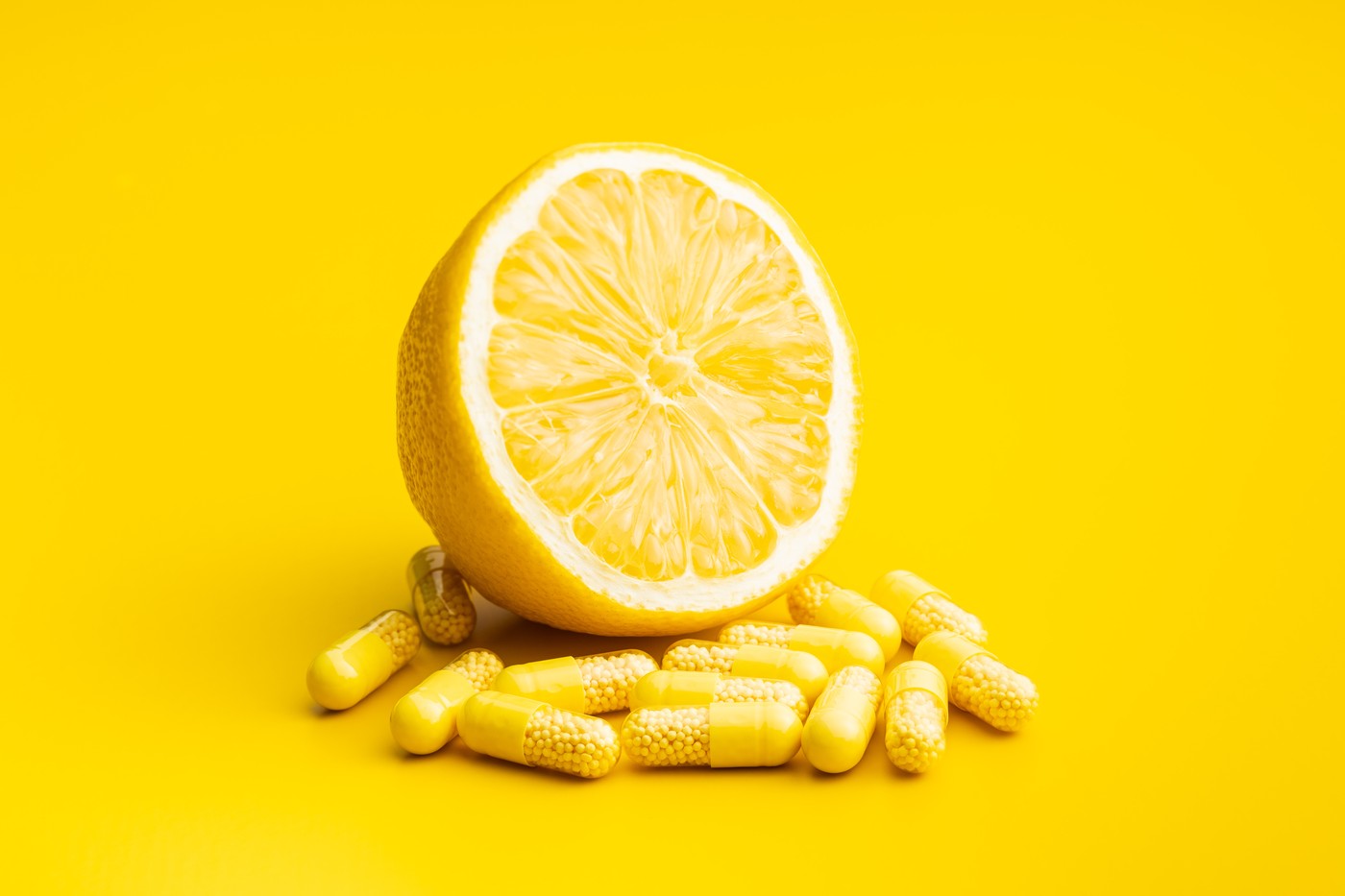 Limona in prehransko dopolnilo z vitaminom C